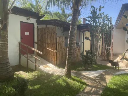 M&K's Guesthouse Studio A Отели рядом с достопримечательностью «Royal Palms 1 Panglao Island»