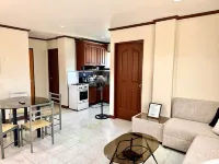 Cranberry's 2Br Unit nr Convention Center #1