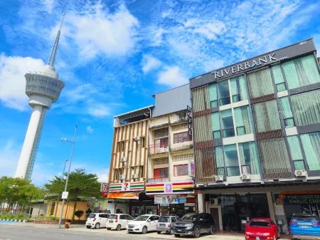 Riverbank Hotel by MRVJ BUSINESS