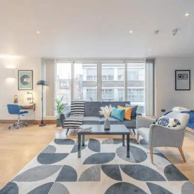 Kula London - Tower Hill Hotels near ذا جيركن