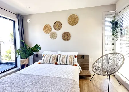 3077 Exclusive Two-Story Home Отели рядом с достопримечательностью «UBC Rose Garden»