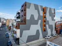 Cozy 1BR Apt Walk to Swinburne & Glenferrie Rd 霍索恩區酒店