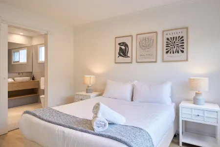 Silver Hill Отели рядом с достопримечательностью «Waubs Beach»