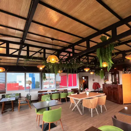Demi Cafe & Hostel