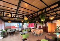Demi Cafe & Hostel - servizio colazione