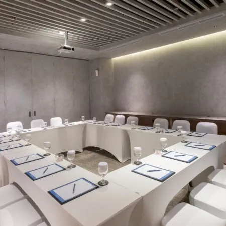TMG Hotel Tebet, Marclan Collection Отели рядом с достопримечательностью «Статуя Панчоран»