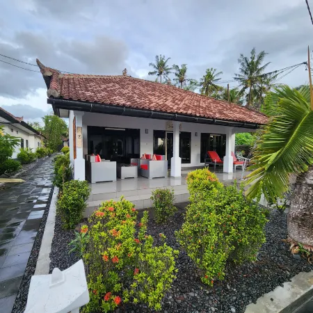 Bugbug Beach Resort: 2 Bedrooms Bungalow Отели рядом с достопримечательностью «Пляж Вайт-Сэнд»