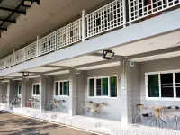 Baan Dara Resort Hotels near Kru Tor