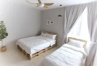 One Life Four Season Guest House @ Mahattan