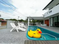 Port Dickson Pool Villa - TwentyFour.7
