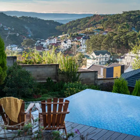 Zenora Hillside Garden