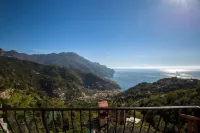 Spotless Sea View, Hot Tub, Ravello Luxury Villa. - Mountain view