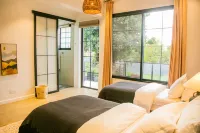 Rabi Residence - Modern Farmhouse sleeps 4 - Pet friendly