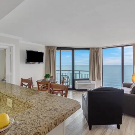 Impressive 1Br Oceanfront Suite, With Pool and Free Wifi