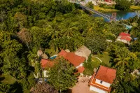 Villa Attalea – San Ignacio Villa with Infinity Pool - Pet friendly