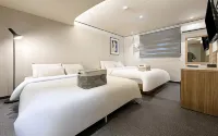 ADAM Hotel - 2 ดาว