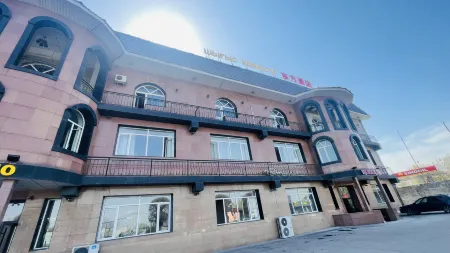DongFang Hotel Отели рядом с достопримечательностью «Музей народных музыкальных инструментов им. Ыхласа»