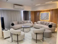 Luxury 3BR: Modern with Nile View from All Rooms Hotels in Oula