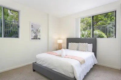 Castle HIll Sweet Modern 3BR Apt with 2 Parking Hotels near Swane's Nursery Dural