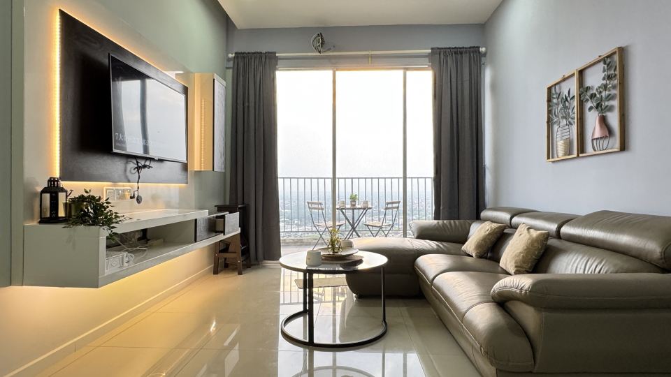 Taiping Crystal Creek Condo Pool Gym Netflix