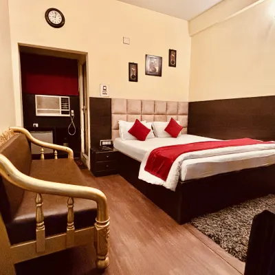 HOLIDEI INN Hotels near Dimna Chowk
