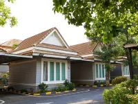 Baan Dara Resort Hotels near Kru Tor