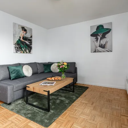 Cozy Apartment with balcony near Muzeum Zycia