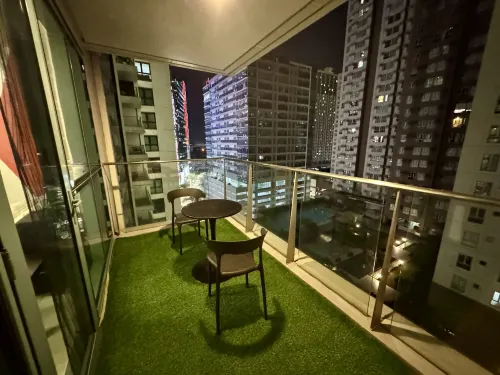 2BR One Uptown Residences Near Uptown Mall, Mitsukoshi, and restaurants - Balkoner