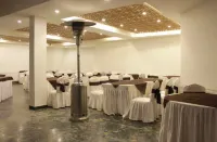 Hotel Meridien River Front Rajbagh
