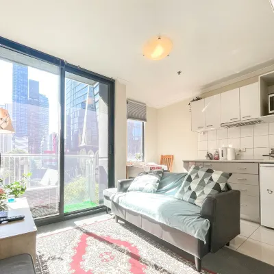 Compact 2BR Near Chinatown | Melbourne CBD C24 Các khách sạn gần Nhà hát Regent