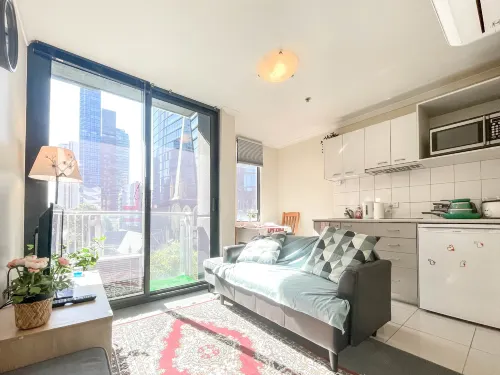 Compact 2BR Near Chinatown | Melbourne CBD C24 - 2-Star
