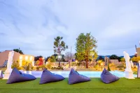 British hill resort& cafe - New
