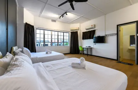 Warm House Alor Akar Linked House 6BR 15pax