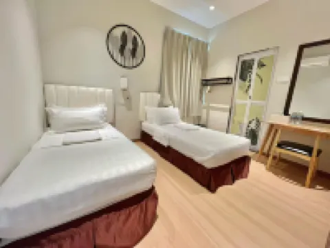 8 mins driving to T.C Beach @ Holiday Guest House