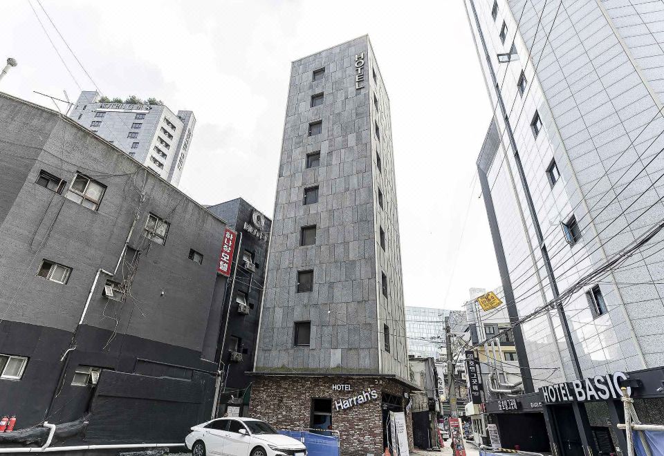 호텔 외부 전경 이미지