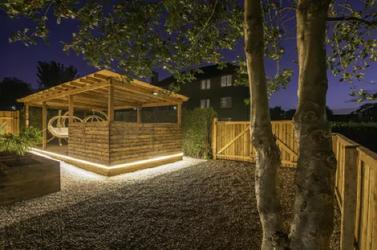 Private Hot Tub - Zen & Bubbles