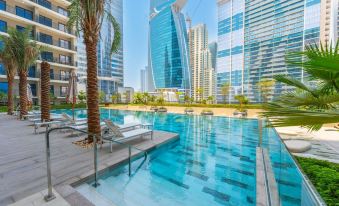 KeyRock Living | Stylish 1BR with Lake View & Pool