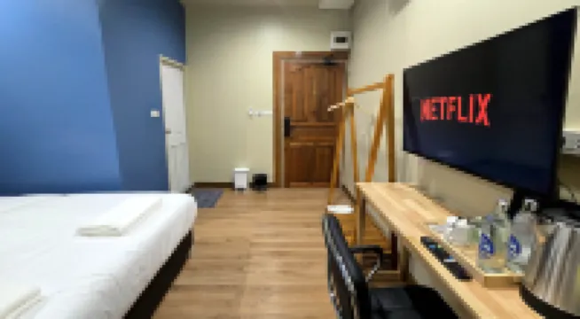 Postel Chinatown Hotels near معبد لينغ ني يي