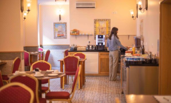 Grande Pensão Residencial Alcobia