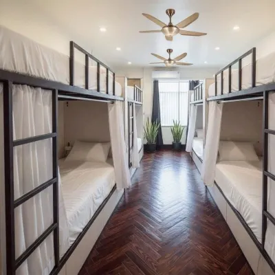 Juum bar & drink sleep - Capsule Hotels