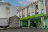 Townhouse Oak near Stasiun Purwosari for