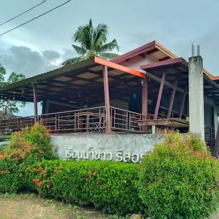 Ruen Nam Khao Resort