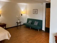 Pop Holiday Suite - Apartments