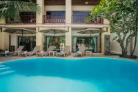 Westkey Patong Hotel - piscina