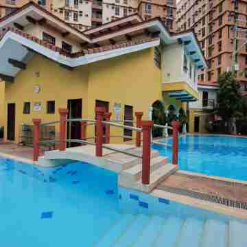 Near Manila Airport, 2 Bedroom Condo + Living + Kitchen + Pool + WiFi Others