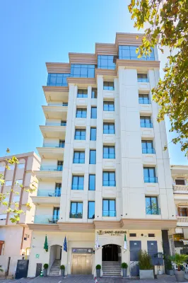 Saint Eugène Hotel Hotel dekat Grand Poste