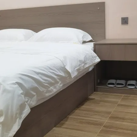 Happy Hotel