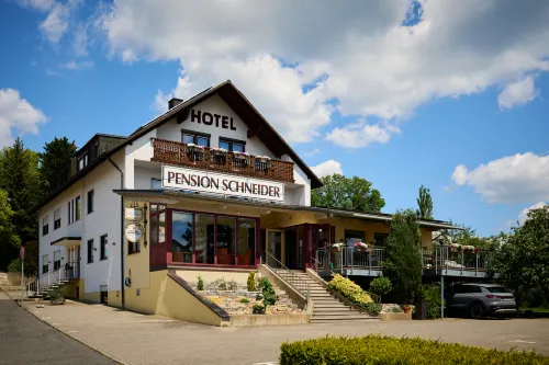 Hotel SCHNEIDER فنادق في Heideck