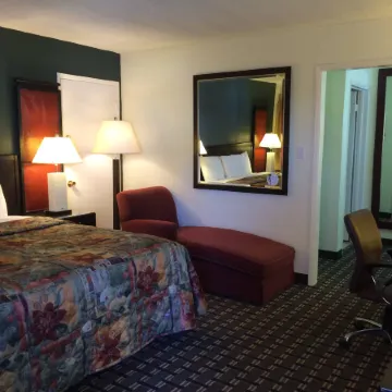 The River Inn & Suites