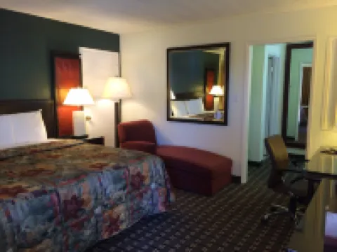 The River Inn & Suites